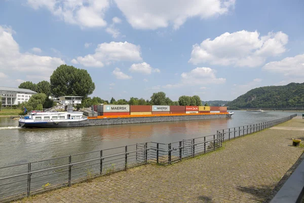 Koblenz Tyskland Juli 2018 Transport Gods Med Pråmar Längs Floden — Stockfoto