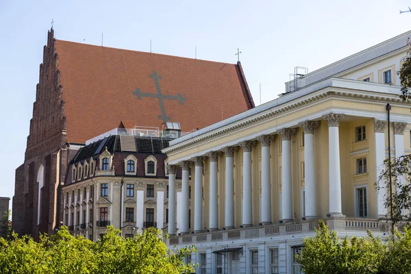 ヴロツワフ ポーランド 2018 教会のヴロツワフ ポーランドで屋根の上の十字架を持つ建物 — ストック写真
