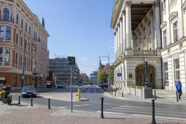 Wroclaw, Polonya - 09 Temmuz 2018: Street Wroclaw Opera, Polonya girişinin önünde