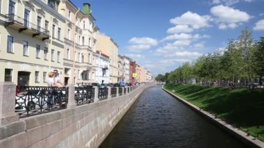 St. Petersburg, Rusya - 10 Ağustos 2018: Admiralty Canal city park 