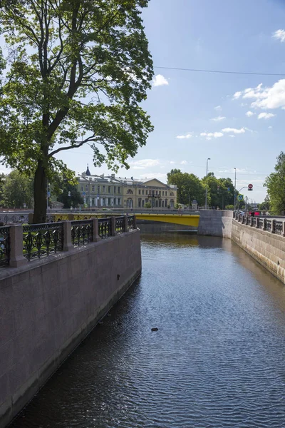 俄罗斯圣彼得堡 2018年8月10日 圣彼得堡城市公园 新荷兰 附近的金钟运河景观 — 图库照片