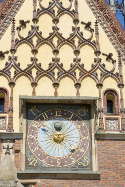 Wroclaw, Polonya - 09 Temmuz 2018: Saati City Hall Wroclaw, Polonya