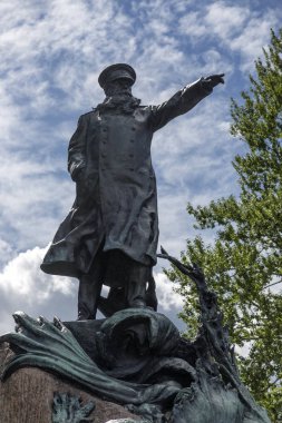 St. Petersburg, Rusya - 13 Ağustos 2018: Anıt Kronstadt çapa meydanında Amiral Makarov