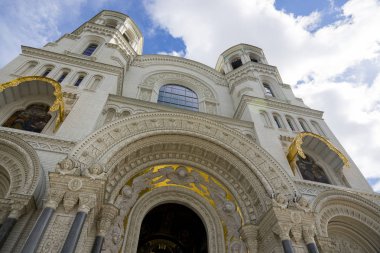 St Petersburg, Rusya - 13 Ağustos 2018: Kronstadt deniz Nikolsky Katedrali, cephe