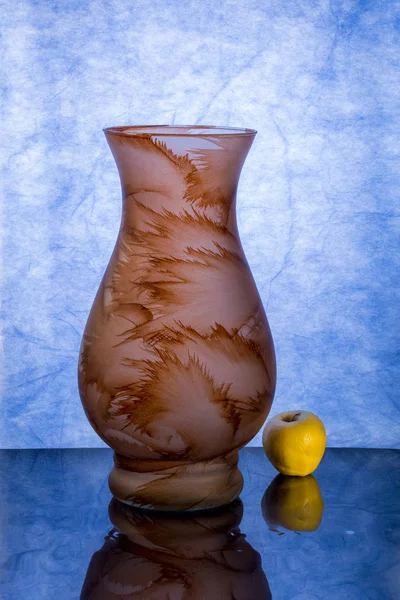 Still Life Large Vase Yellow Apple Blue Background — Stock Photo, Image