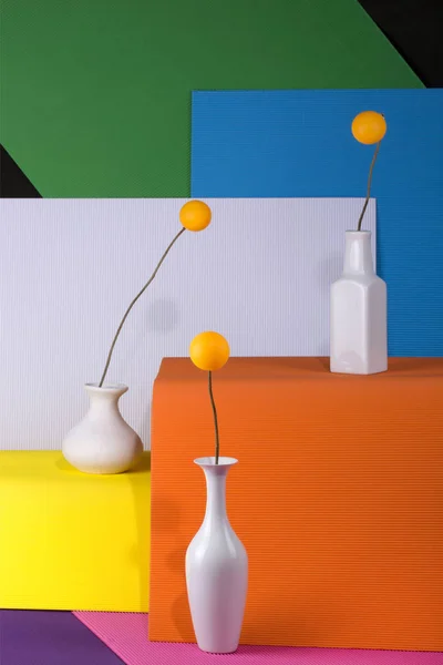 Abstracte Achtergrond Van Vellen Gekleurd Papier Met Witte Vazen Ballen — Stockfoto