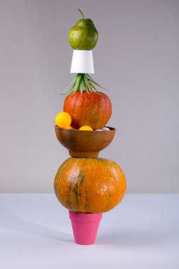 Natürmort pumpkins, kaktüs ve armut ile