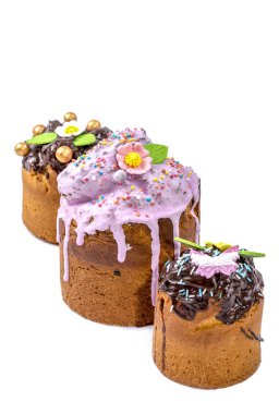 Beyaz arka planda Paskalya kek ev yapımı hamur işleri