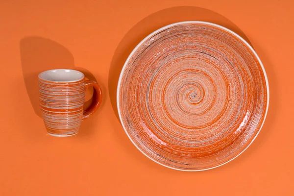 Cup Plate Orange Lines Orange Background — Stock Photo, Image