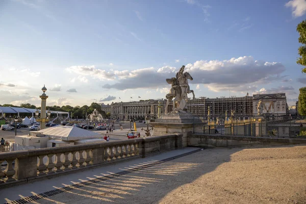 Uitzicht op de Place de la Concorde door de Tuilerieën — Stockfoto