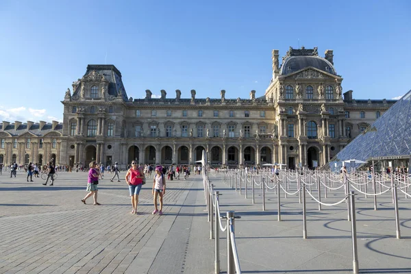 Parigi Francia Luglio 2018 Veduta Della Piazza Antistante Piramide Del Foto Stock