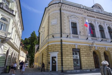 Ljubljana, Slovenya - 15 Ağustos 2019: Ljubljana Kongre Meydanı'nda bulunan binaların görünümü
