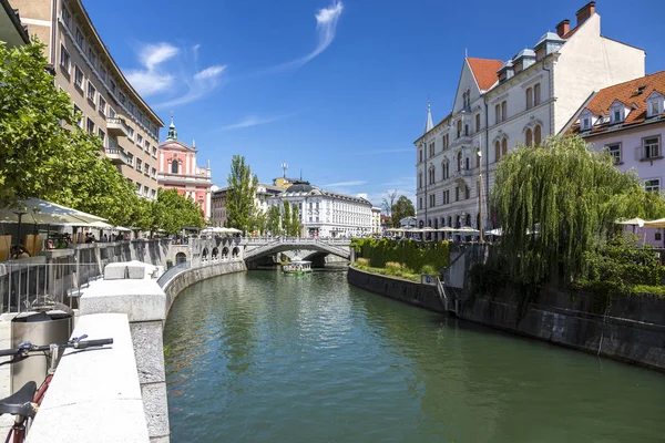 Lubiana Slovenia Agosto 2019 Veduta Dell Argine Del Fiume Lubiana — Foto Stock