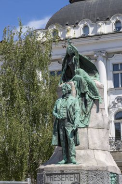 Ljubljana, Slovenya - 15 Ağustos 2019: Ünlü Sloven şair France Preseren'in Ljubljana'daki anıtı, Slovenya marşının sözlerinin yazarı