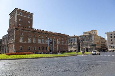 Roma, İtalya - 16 Ağustos 2019: Roma'nın merkezindeki Venedik Meydanı manzarası.