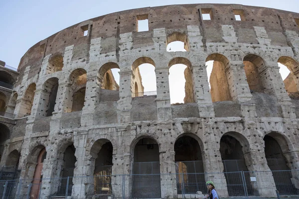 ローマ イタリア 8月17 2019 コロッセオの壁の断片 円形劇場 古代ローマの建築記念碑 — ストック写真