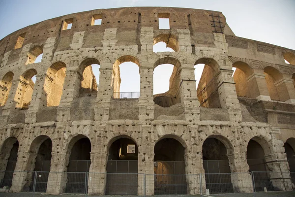 ローマ イタリア 8月17 2019 コロッセオの壁の断片 円形劇場 古代ローマの建築記念碑 — ストック写真