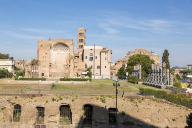 Roma, İtalya - 17 Ağustos 2019: Bir zamanlar antik Roma 'nın en büyük dini binası olan Venüs ve Romanların Tapınağı