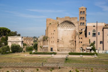Roma, İtalya - 17 Ağustos 2019: Bir zamanlar antik Roma 'nın en büyük dini binası olan Venüs ve Romanların Tapınağı