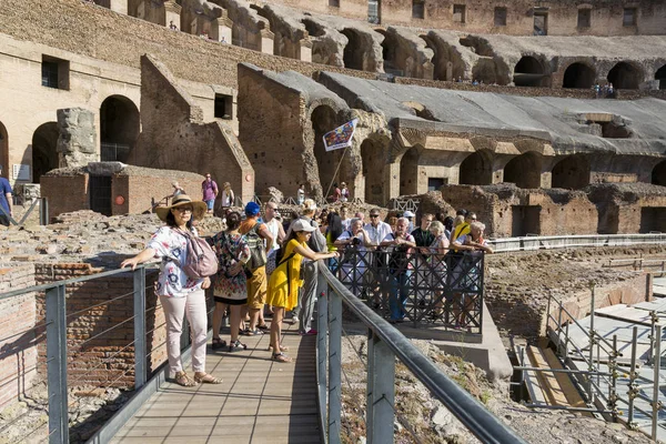 Rome Italy August 2019 People Sightseeing Colosseum — Stock Photo, Image