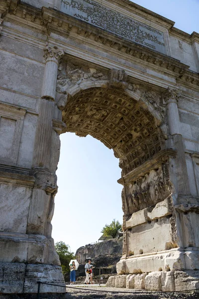 이탈리아 2019 아르케데 티투스 Arc Triomphe Titus 포럼의 도로에 아치이다 — 스톡 사진