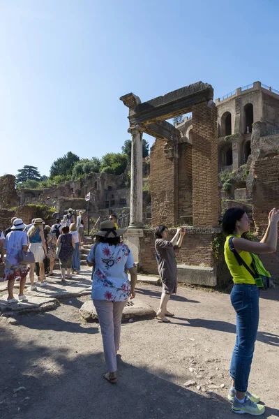 Rome Italië Augustus 2019 Mensen Nemen Foto Van Bezienswaardigheden Van — Stockfoto