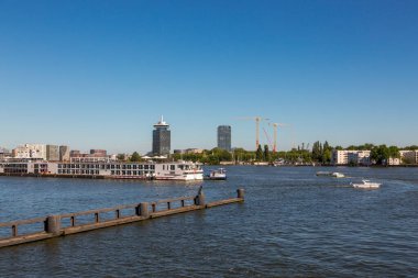 Amsterdam, Hollanda - 2 Temmuz 2018: Amsterdam 'da Amstel Nehri Ambed manzarası