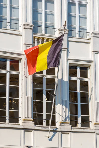 벨기에 국기가 브뤼셀의한 정면에 — 스톡 사진