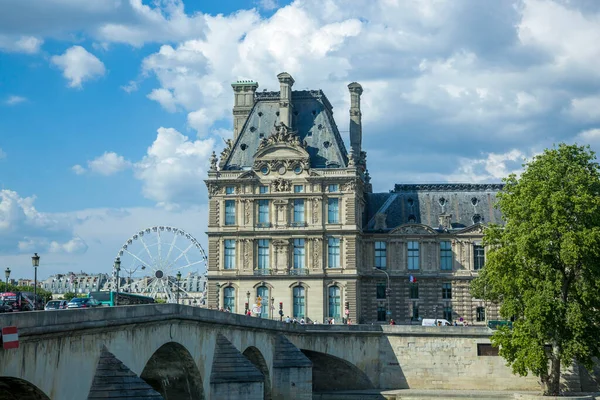 フランス 2018年7月4日 パリの中心部の通りへの眺め — ストック写真