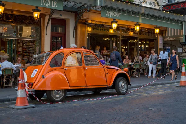 Paříž Francie Červenec 2018 Vintage French Car Street Cafe Montmartre — Stock fotografie
