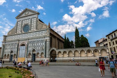Floransa, İtalya - 21 Ağustos 2019: İtalya 'daki Floransa meydanında Santa Maria Novella Kilisesi