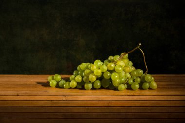 Olgun bir salkım sultana üzümü.