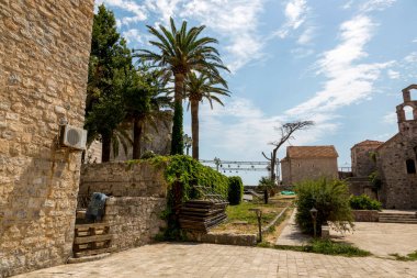 Budva, Karadağ - 03 Ağustos 2017: Budva Eski Kasabası Sokakları, Karadağ