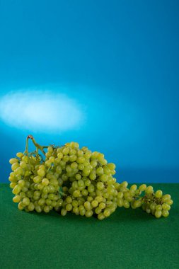 Olgun bir salkım sultana üzümü.