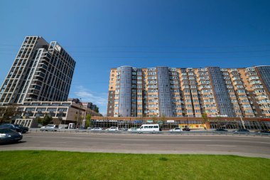 Dnepr, Ukrayna - 26 Ağustos 2020: Şehir setindeki yeni evlerin manzarası