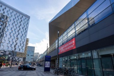 Viyana, Avusturya - 14 Şubat 2023: Avustralya başkenti Viyana 'nın Merkez İstasyonu yakınlarındaki modern mimarisi