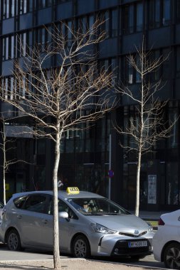 Viyana, Avusturya - 14 Şubat 2023: Viyana Merkez İstasyonu yakınında taksi durağı