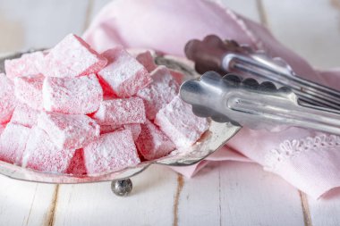 Türk lokumu Beyaz ahşap tablo.