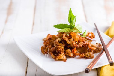 Kızarmış domuz sarımsak Tay tarzı ile