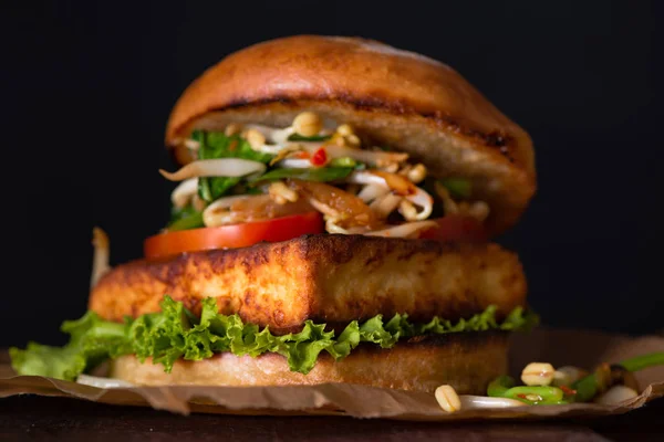 Frito Picante Tofu Hamburguesa Estilo Asiático —  Fotos de Stock