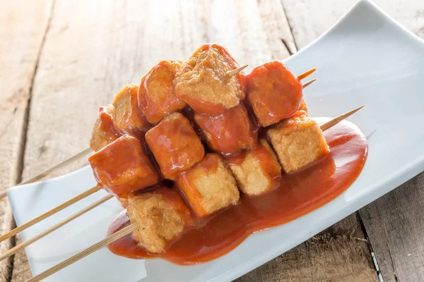 Espeto Tofu Frito Com Molho Picante Pimenta — Fotografia de Stock