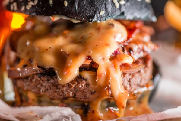 Hamburger Nero Venerdì Nero Con Cola Patatine Fritte Sullo Sfondo — Foto Stock