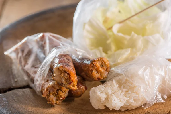 Salchicha Tailandesa Barbacoa Con Arroz Verduras Pegajosas Típica Calle Mercado — Foto de Stock