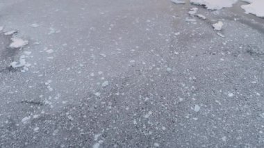 Buz kaplı okyanus su. Antarktika havadan görünümü.