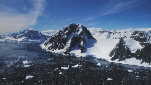 Vista aérea: Drone Flight Mountain Panorama — Vídeo de Stock