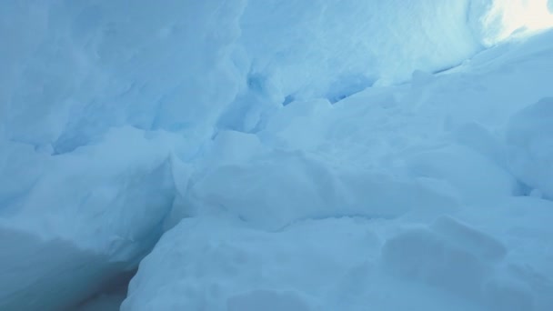 Ice, snow covered cave of Antarctica. Polar shot. — Stock Video