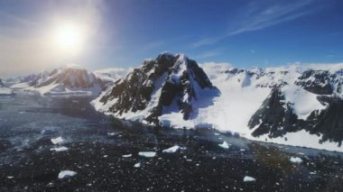 Antarktika günbatımı. Lemaire kanal hava atış.