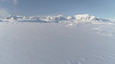 Arctic yüzey hava uçuş görünümü kar kaplı