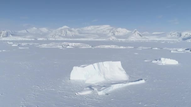 冰山冻结南极海水空中 — 图库视频影像