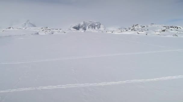 Antarctica neve coberta superfície aérea timelapse — Vídeo de Stock